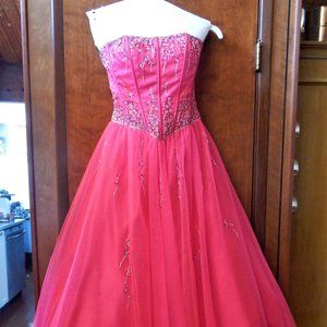Made By MORI LEE, size 7/8, Fuchsia Prom, Queincenneara, Sweet 16